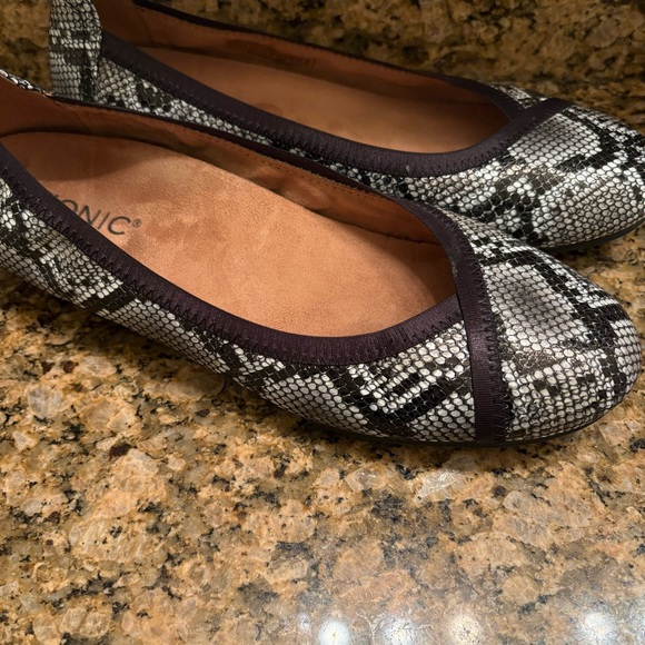 Vionic shoes - Picture 4 of 7